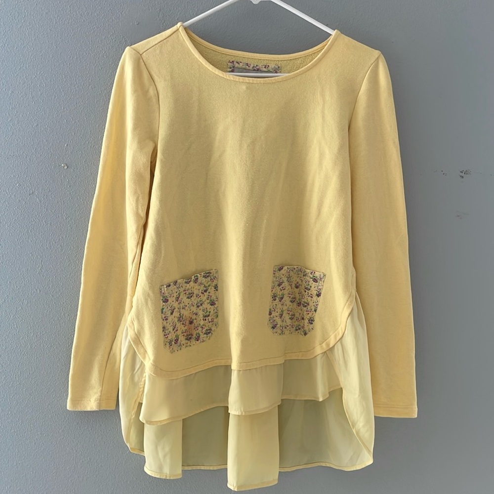 Evy’s tree yellow top